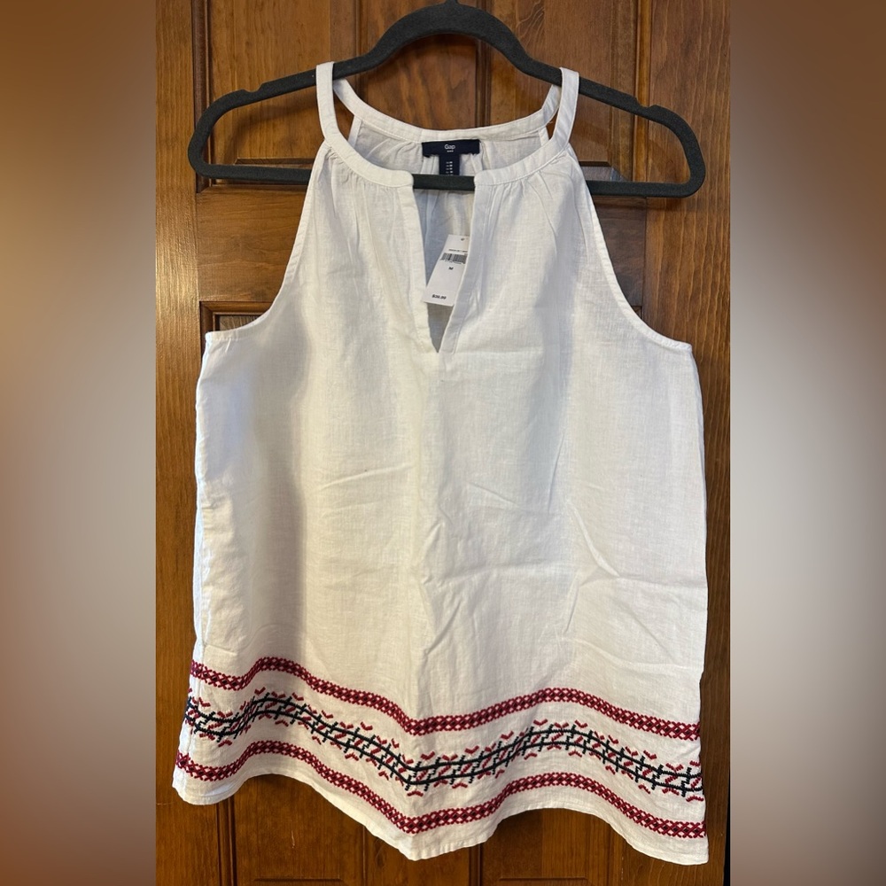 Gap Top with embroidery